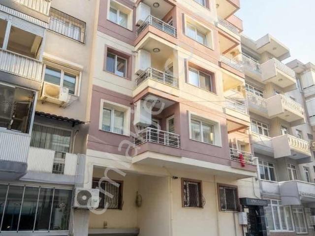 Karşıyaka Bahariye'de Yeni Bina Otoparklı 2+1 Satılık