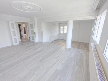 Karşıyaka Bahriye Üçok'ta Bakımlı Arakat 3+1 Kiralık Daire