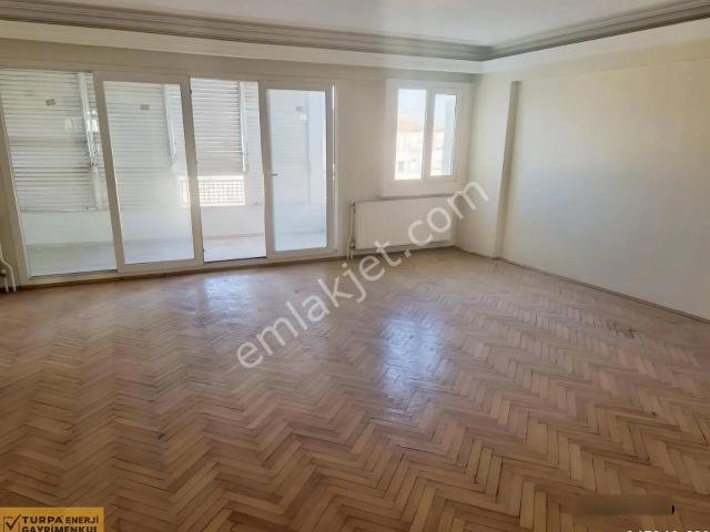 Karşıyaka Bahriye Üçok Bulvarında Kiralık 3+1 Daire