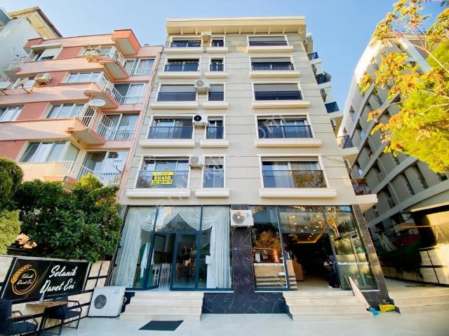 Karşıyaka Bahriye Üçok'da Eşyalı, Yeni Binada, Kiralık 2+1 Daire