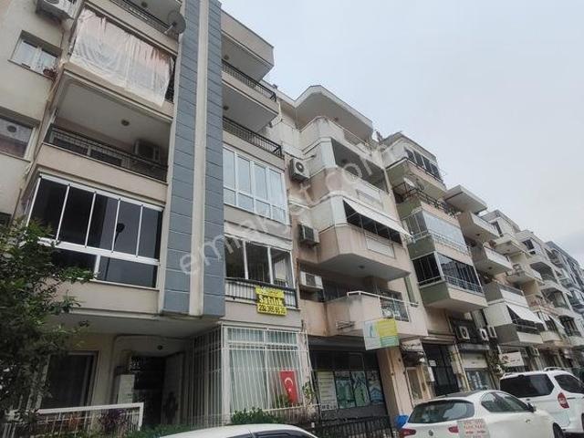 Karşıyaka Belediyesi Yakını Satılık 3+1 Arakat Daire