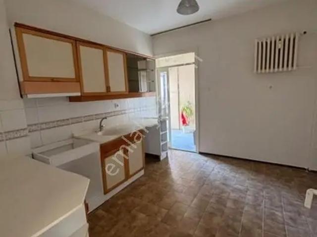 Karşıyaka Bostanlı Başkent Hast. Arkası Site İçinde Kiralık 3+1