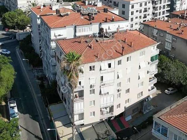 Karşıyaka Bostanlı'da Satılık 3+1 Full Tadilatlı Daire