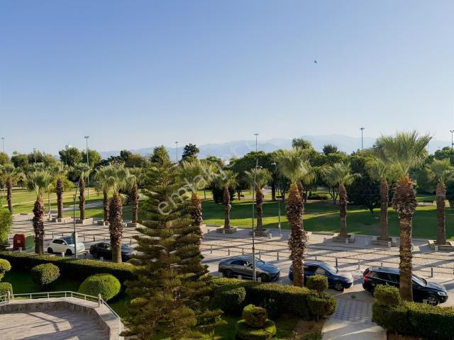 Karşıyaka Bostanlı Yenilenmiş Geniş Kiralık 3+1