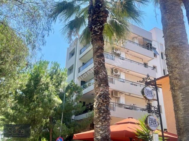 Karşıyaka Bostanlı 4+1 Sahile Yakın Satılık Katta Tek Daire