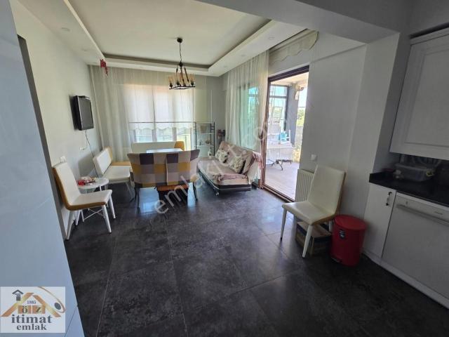 Karşıyaka Cadde Üzeri İki Katlı Müstakil Villa Tarzı Ev