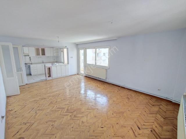 Karşıyaka Cihat Kora Yakını 120 M2 3+1 Kiralık Daire