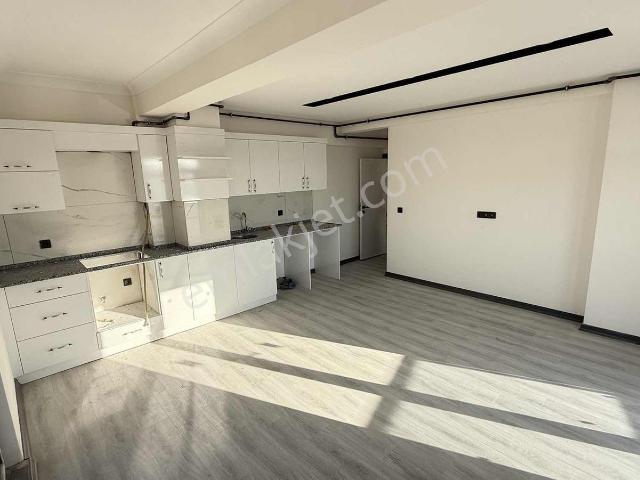 ! Karşıyaka Civarı Köşe Başı 3+0 Daire !