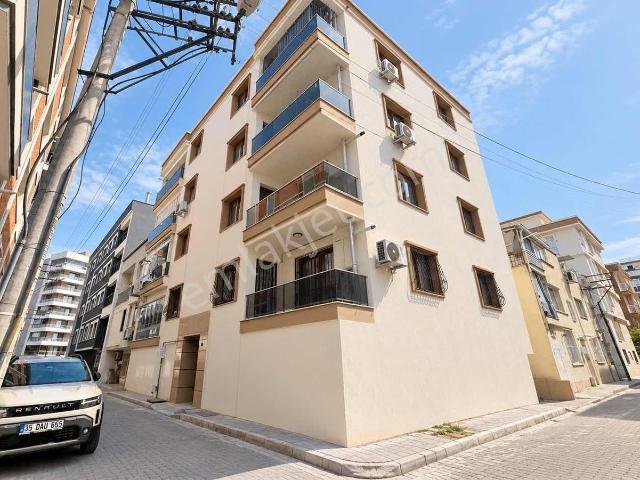 Karşıyaka Cumhuriyet Satılık 2+1 Daire Kapalı Mutfak