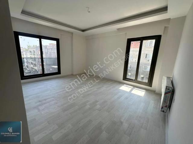 Karşıyaka Cumhuriyet'te Satılık 3+1 Çatı Dubleks Daire