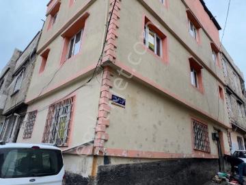 Karşıyaka’da Satılık 3 Katlı Mustakil