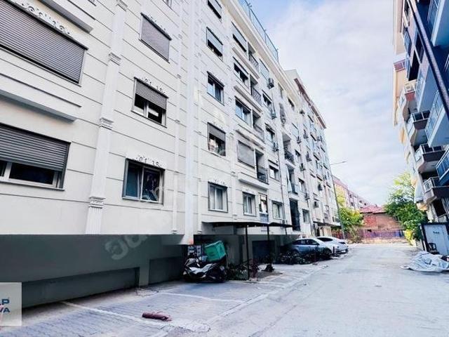 Karşıyaka Dedebaşı'ında Anadolu Cad. Yakını Kiralık 1+1 Daire