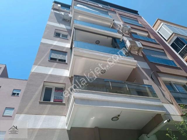 Karşıyaka Dedebaşı'nda Satılık 3+1 Daire 90m², Kombi, Otoparklı
