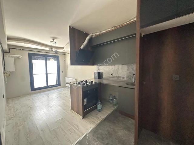 Karşıyaka Dedebaşı'nda 1+1 Yeni Binada Kiralık Daire