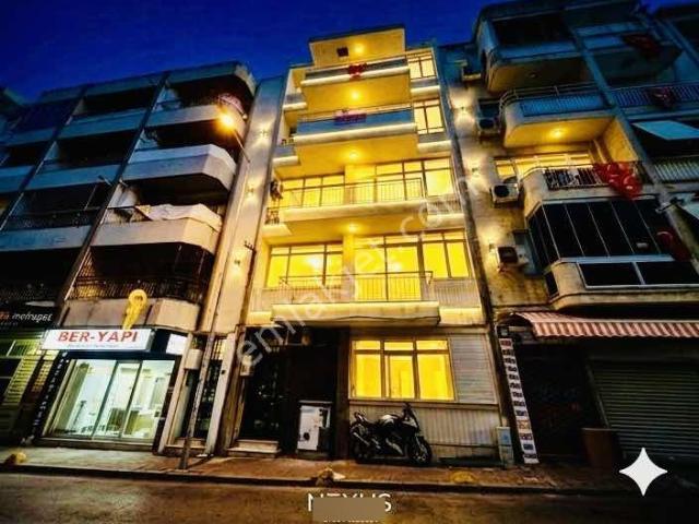 Karşıyaka Donanmacıda Çarşının Kalbinde Fırsat 3+1 Satılık Daire