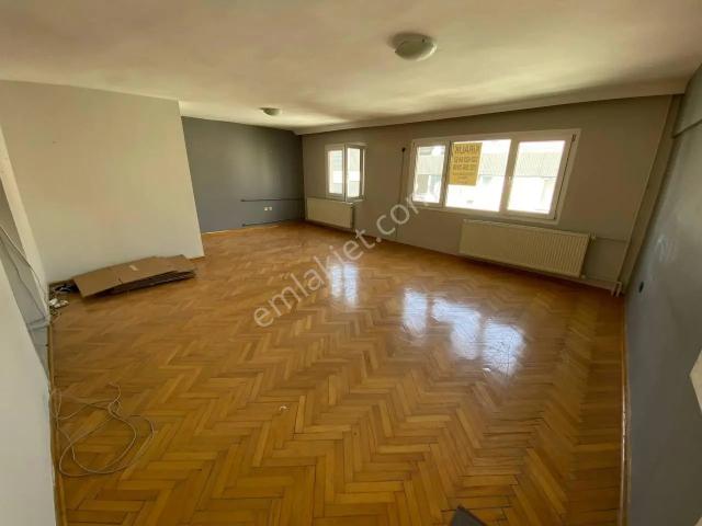 Karşıyaka Donanmacıda Deniz Manzaralı Asansörlü 3+1 Kiralık Dair