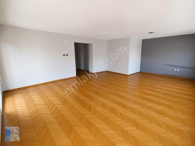 Karşıyaka Donanmacıda Deniz Manzaralı Asansörlü 3+1 Kiralık Daire