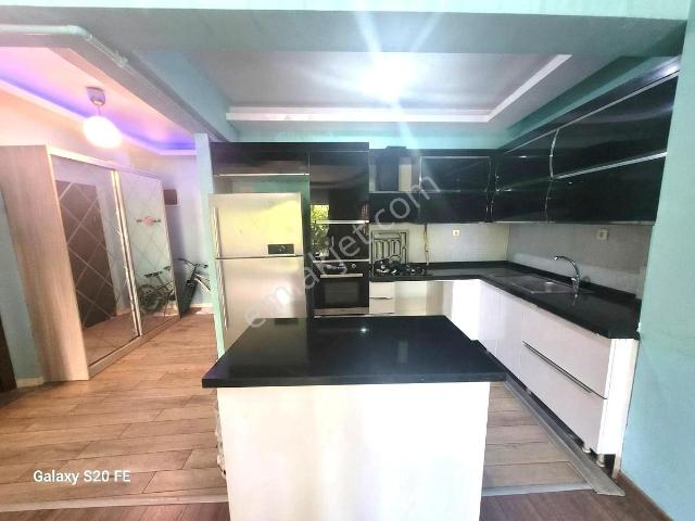Karşıyaka Donanmacı 'da Sahile Yakın Otoparklı 3+1 Kiralık Daire