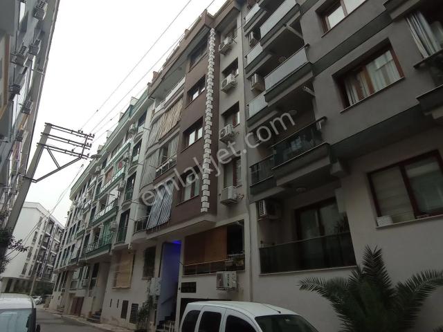 Karşıyaka Şemikler Merkezde Eşyalı Ve Teraslı Kiralık Daire
