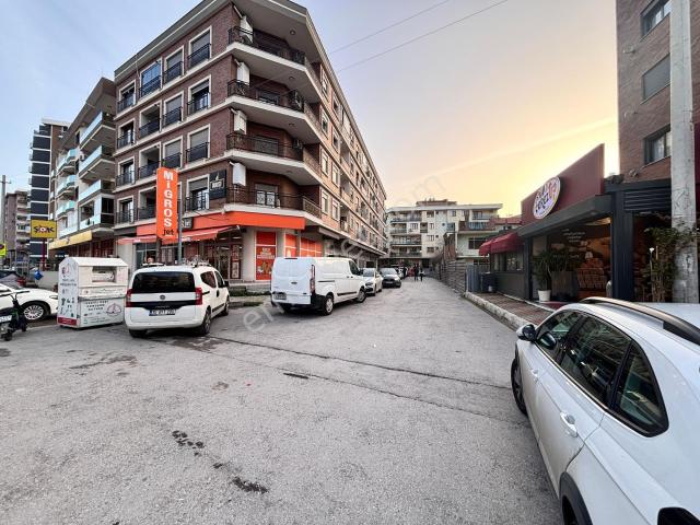 Karşıyaka, Şemikler, Cadde Yakını 2+1, Arakat