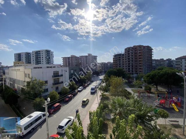Karşıyaka Şemikler 'de Park Cepheli Doğalgazlı Kiralık 2+1 Daire