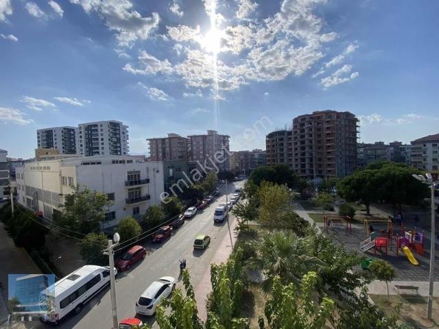 Karşıyaka Şemikler 'de Park Cepheli Doğalgazlı Kiralık 2+1 Daire