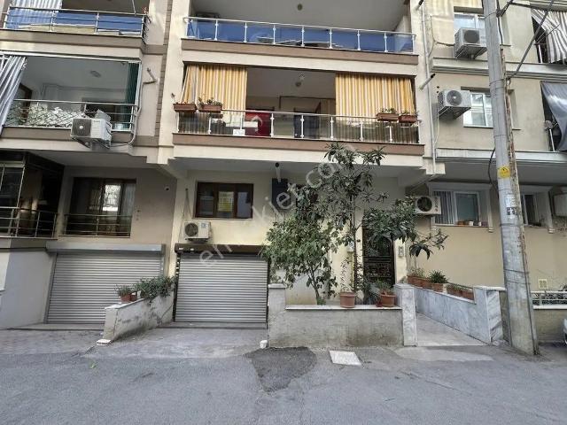 Karşıyaka Şemikler’de 2+1 Merkezı Konumda Satılık Daire