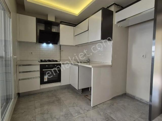 Karşıyaka Şemikler İzban Yakını Doğalgaz Kombili 2+1
