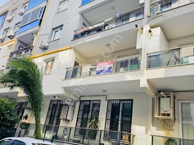 Karşıyaka Şemikler'de Boş Arakat Kapalı Mutfak 3+1 Satılık Daire