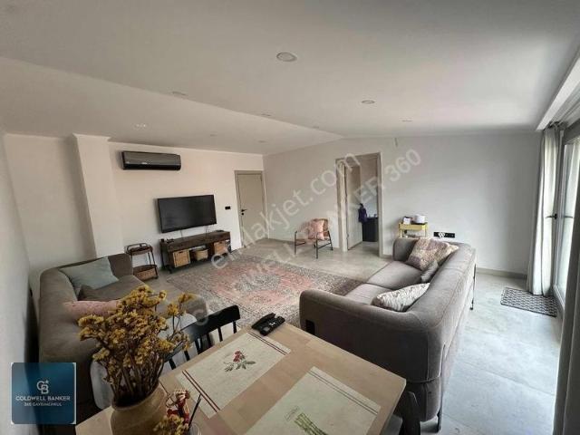 Karşıyaka Şemiklerde Eşyalı Kiralık Dubleks 3+1 Lüks Daire