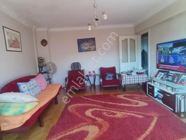 Karşıyaka Şemiklerde Merkezi Lokasyonda Fırsat 2+1 Daire