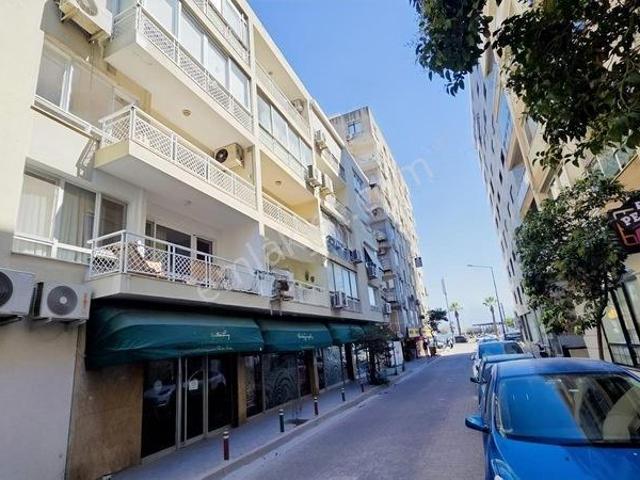 Karşıyaka Fazıl Bey'de, Deniz Gören, Otoparklı 3+1 Kiralık Daire