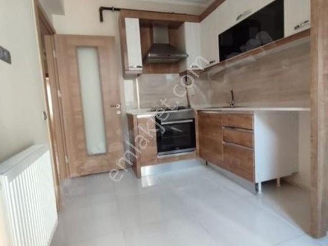 Karşıyaka Fikri Altay'da Kiralık Arakat 2+1 Daire