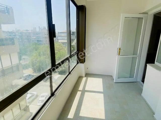 Karşıyaka Girne Bulvarı geniş 3+1 Kiralık
