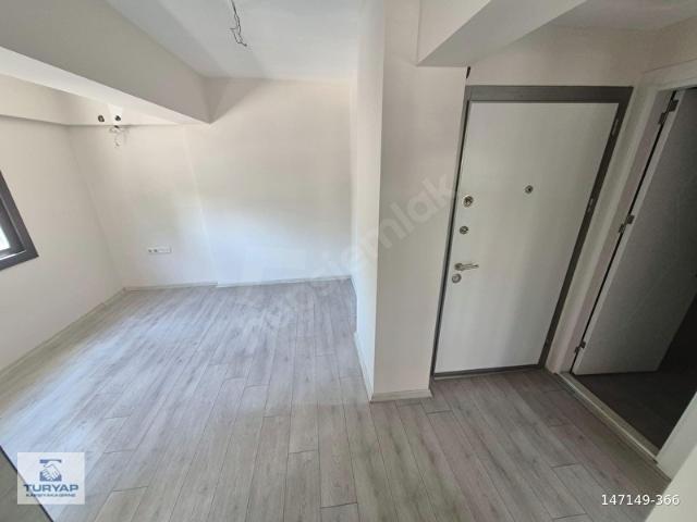 Karşıyaka Girne Caddesi Üzerinde Satılık Daire 1+1