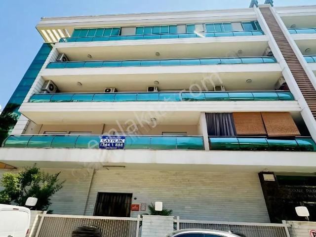 Karşıyaka Girne Park Evlerinde Geniş Ferah Satılık 3+1 Daire