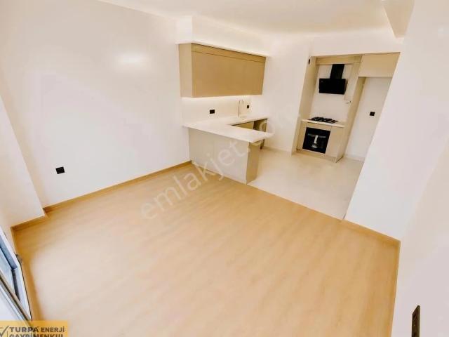 Karşıyaka İmbatlı'da Ebeveyn Banyolu Satılık 2+1 Sıfır Daire