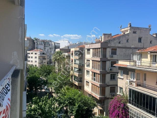 Karşıyaka İskele Karşısı Sokağında 2+1 Geniş Kiralık Daire