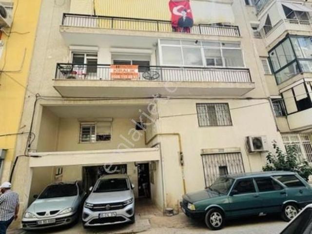 Karşıyaka İzban Ve Dolmuş Durağı Yakını Kiralık 2+1 Daire