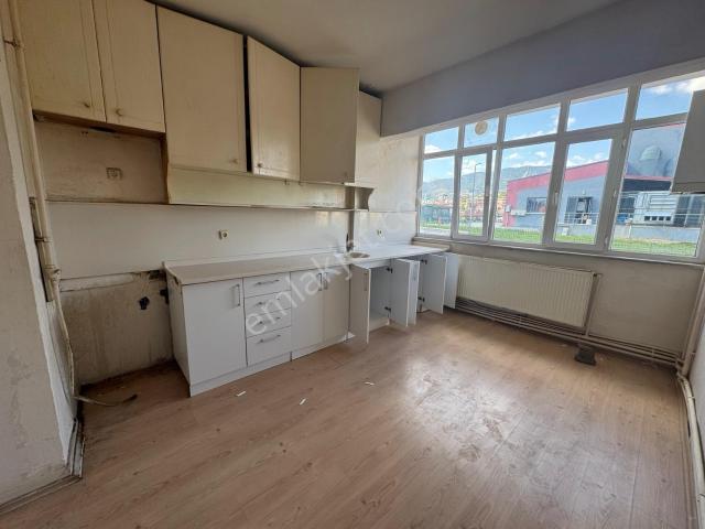 Karşıyaka Kapalı Yüzme Havuzu Yanında 2+1 Kiralık Daire