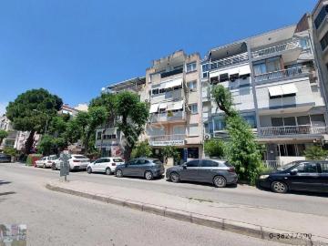 Karşıyaka Latife Hnm Köşkü Karşısı Eşyalı Kiralık Daire Kanıt Emlaktan