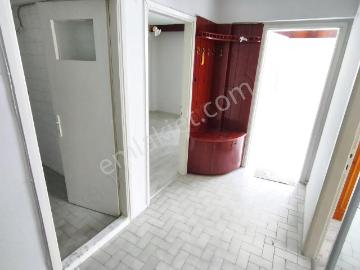 Karşıyaka Lisesi Yakınında Kiralık 2+1