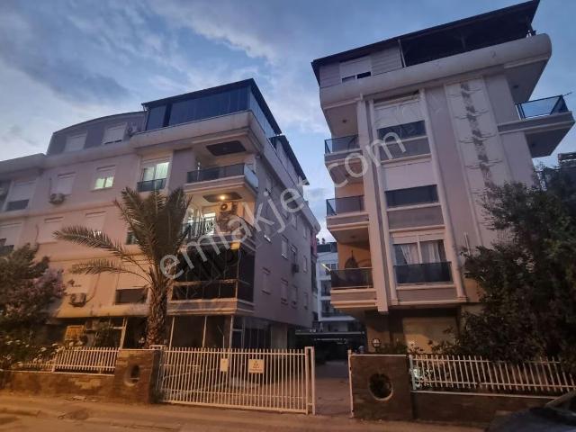 Karşıyaka Lüks Ara Kat Asansörlü 2+1 Satılık Daire