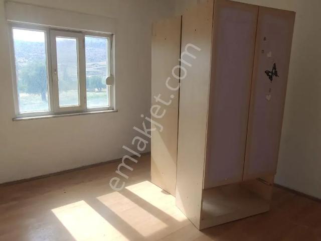 Karşıyaka Mahallesinde Aydoğanlar Zeytin Yağı Fabrikası Yaninda3+1 Satılık Daire
