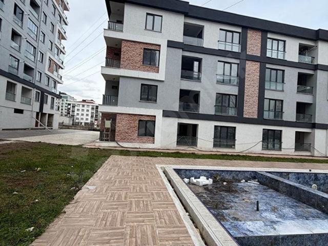 Karşıyaka Mahallesi'nde Havuzlu Sitede 4+1 Satılık Daire