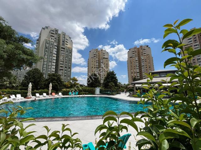 Karşıyaka Mavişehir Albatros’ta 16.kat Teraslı 1+1 Kiralık Daire