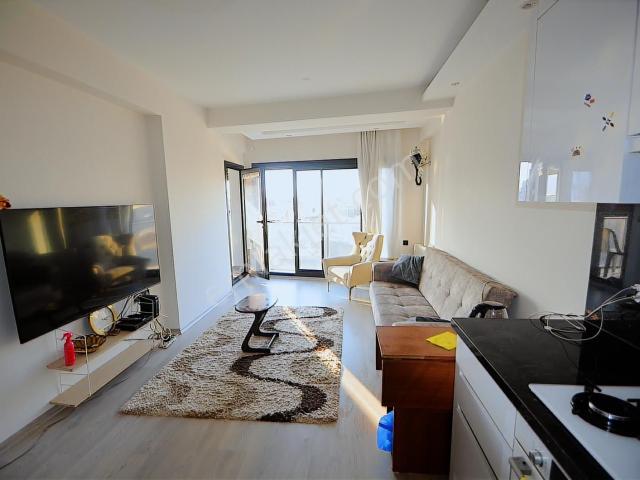 Karşıyaka Merkezde Otoparklı Yeni Binada Eşyalı 2+1 Daire