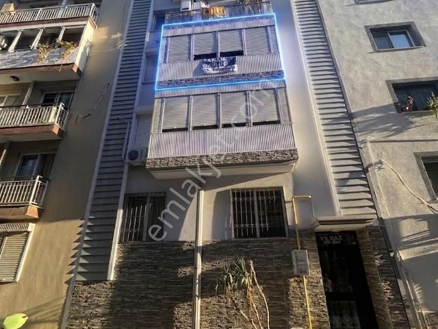 Karşıyaka Nergiz Mahallesinde Asansörlü 3+1 Kiralık Daire