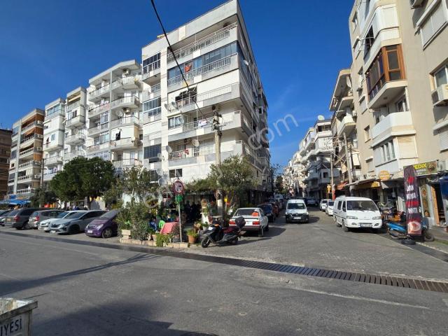 Karşıyaka Nergiz'de Satılık 2+1 Daire İzban Yakını,ara Kat