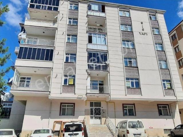 Karşıyaka Okullar Bölgesine Yakın Konumda Kiralık 3+1 Daire